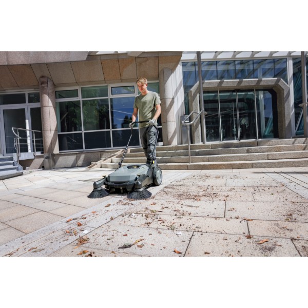 Фото - Підмітальна машина Karcher KM 70/20 C 2SB (1.517-131.0)